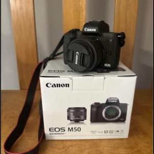 Canon EOS M50 Mark II with EF-M 15-45mm lense and Rode Microphone